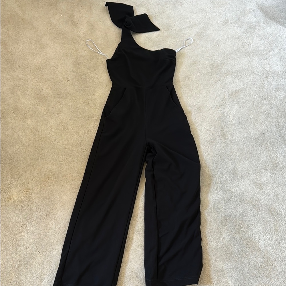 Elegant Black One-Shoulder Jumpsuit